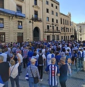 La afición del Alcoyano no se rinde y se echa a la calle al grito de 'La moral no morirá'