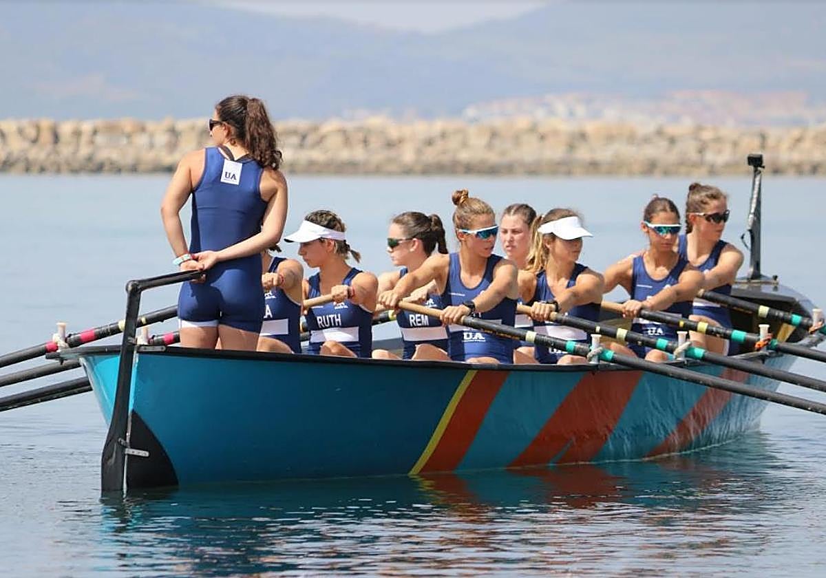 Equipo de remo femenino de la Universidad de Alicante.