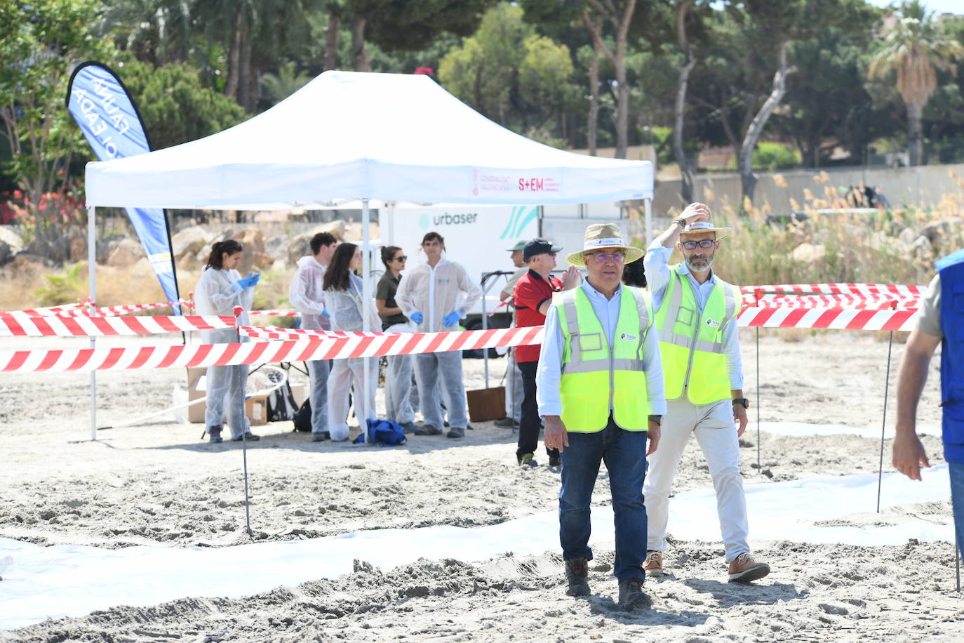 Simulacro por vertido contaminante en la playa de la Almadraba de Alicante