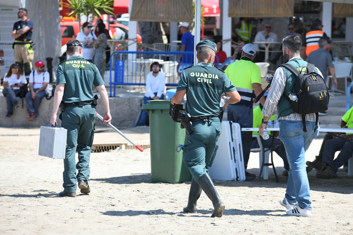 Simulacro por vertido contaminante en la playa de la Almadraba de Alicante