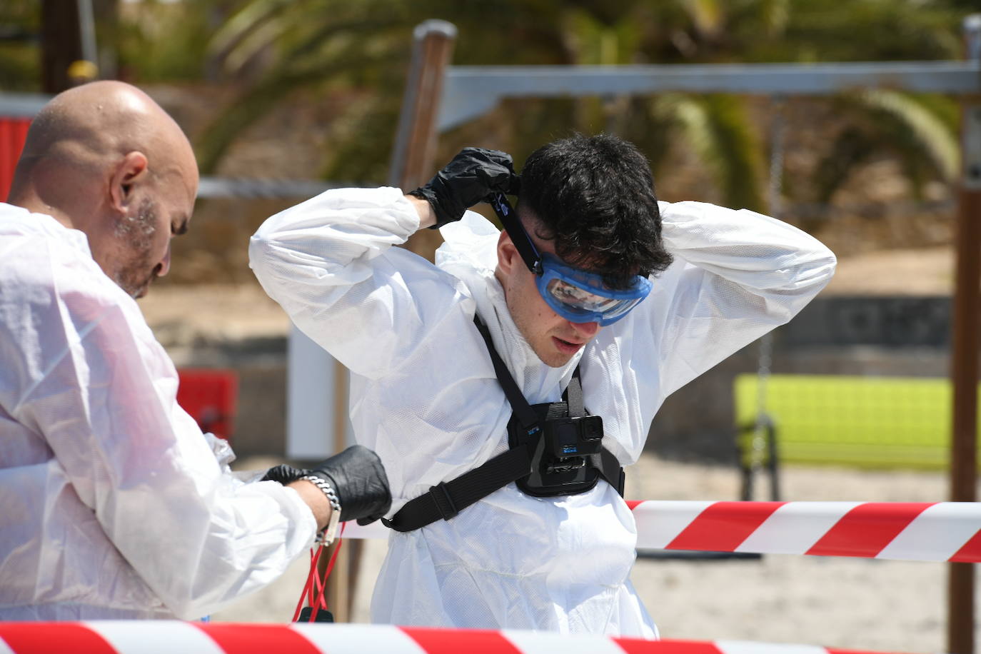 Simulacro por vertido contaminante en la playa de la Almadraba de Alicante