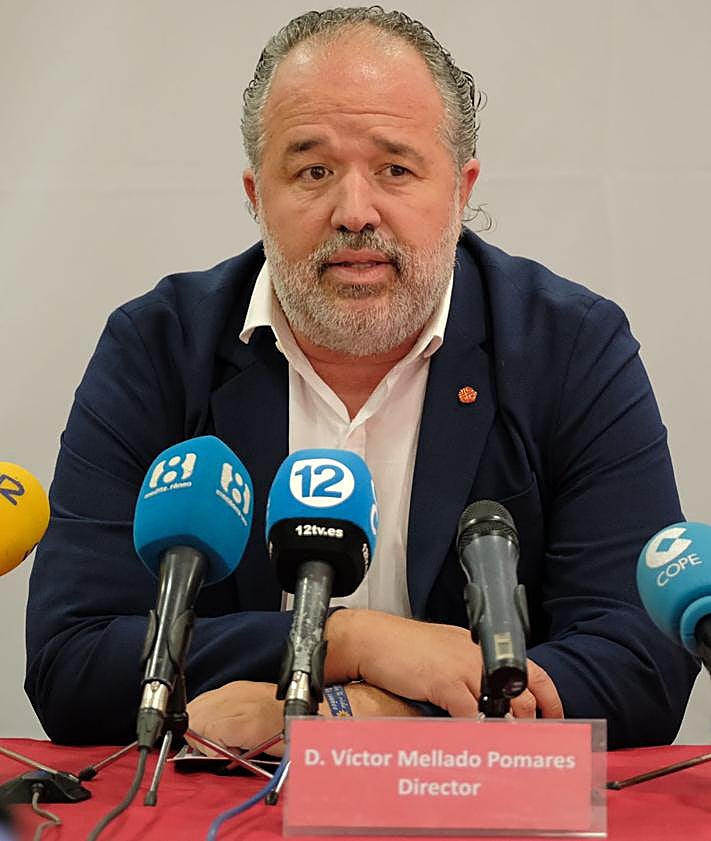 Imagen secundaria 2 - (Abajo izquierda) El obispo Juan Ignacio Munilla. (Abajo derecha) Victor Mellado Pomares, director general de Cáritas.