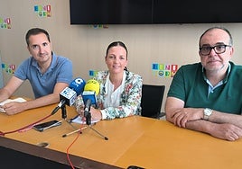 Cristina Escoda, en el centro, durante su comparecencia de hoy