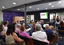 Peluqueros de Alicante organizan un taller para atender a menores con autismo