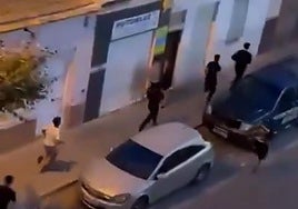 Imágenes del grupo de menores que sembró el caos durante la noche en las fiestas de la Hoya.