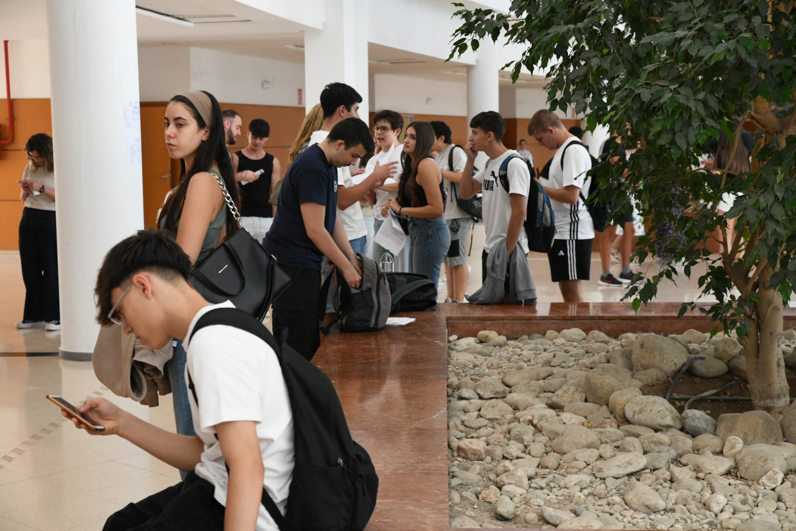 Nervios y esperanzas en el inicio de la EBAU en Alicante