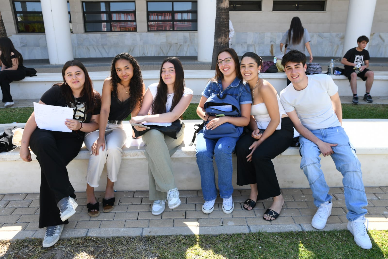 Nervios y esperanzas en el inicio de la EBAU en Alicante