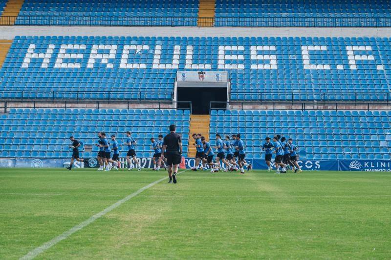 Imagen principal - El Rico Pérez cumple medio siglo ávido de reformas 