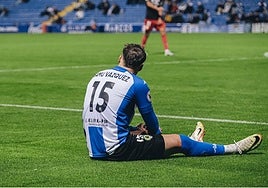 Samu Vázquez, en el césped del Rico Pérez.