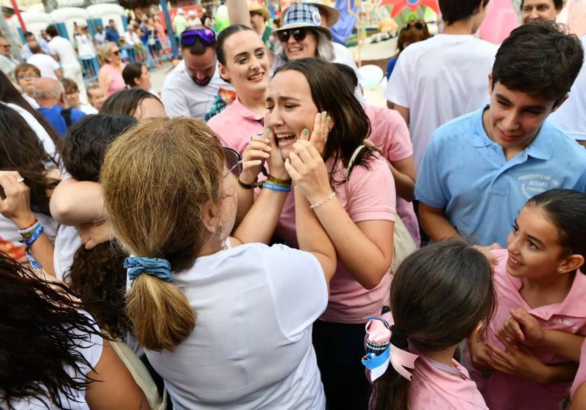 La bellea de la hoguera Diputación Renfe celebra el primer premio de Especial en las Hogueras 2023.