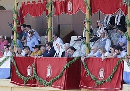 Palco de la plaza de toros presidido por la bellea del foc 2023.