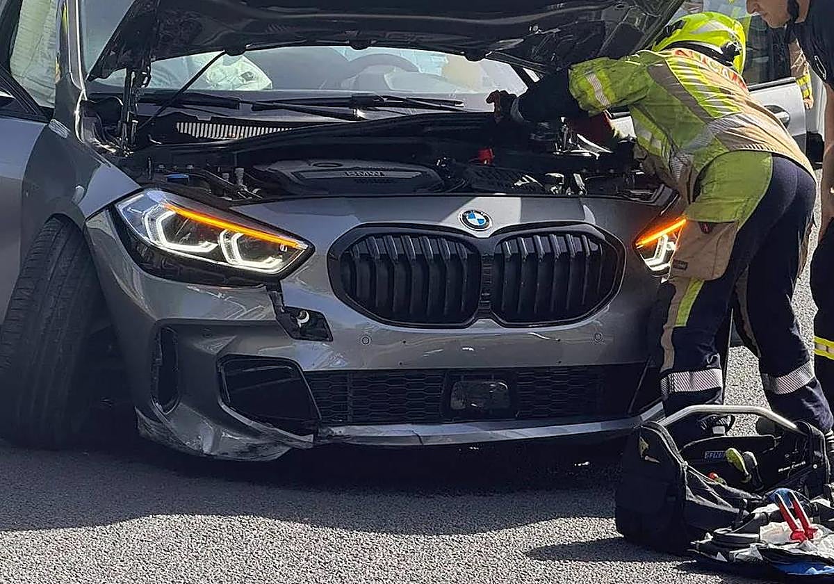Coche siniestrado este viernes en el centro de Alicante.