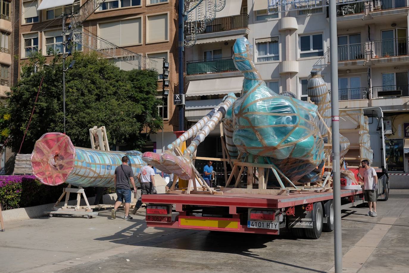 Las Hogueras empiezan a llenar las calles de Alicante