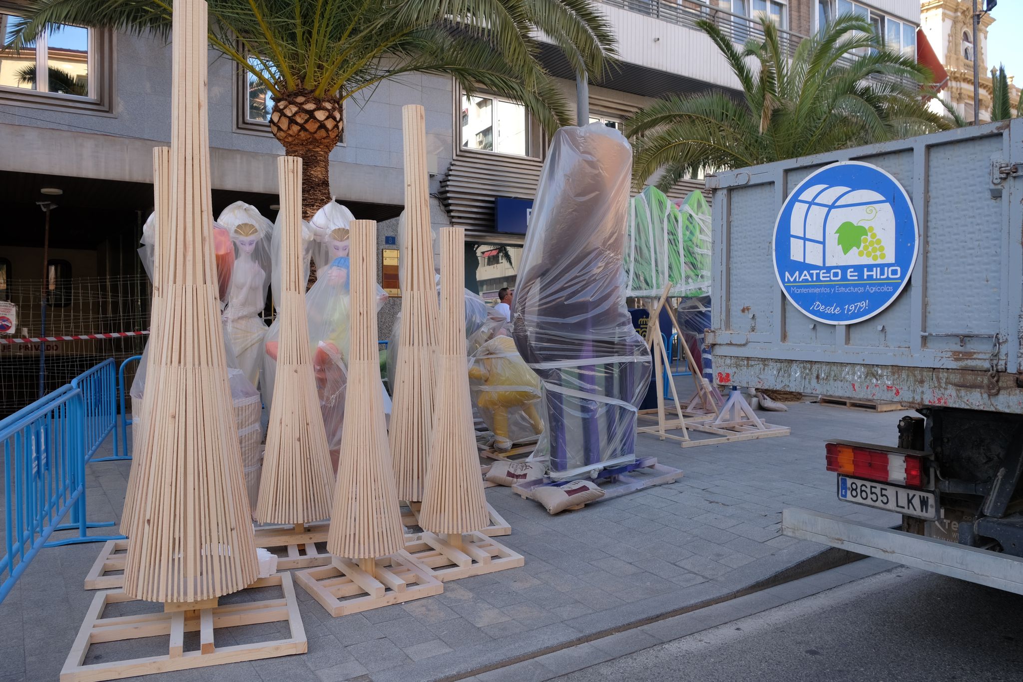 Las Hogueras empiezan a llenar las calles de Alicante