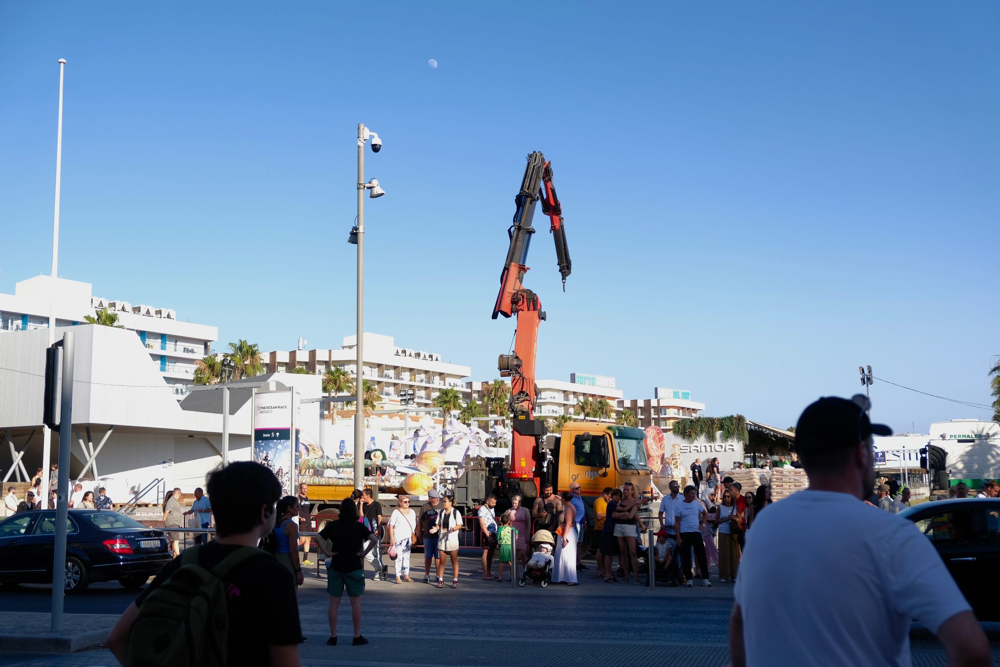 Las Hogueras empiezan a llenar las calles de Alicante