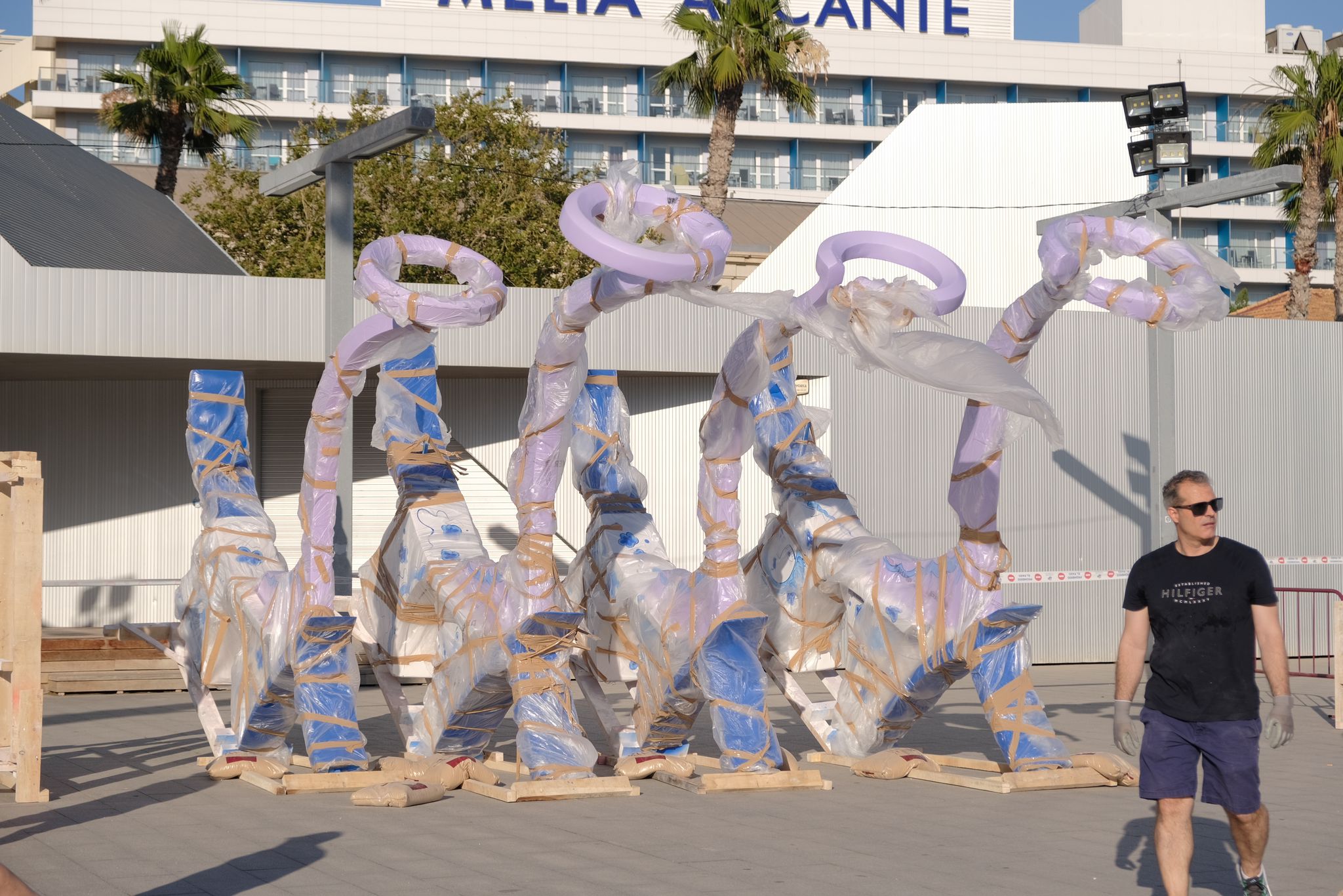 Las Hogueras empiezan a llenar las calles de Alicante