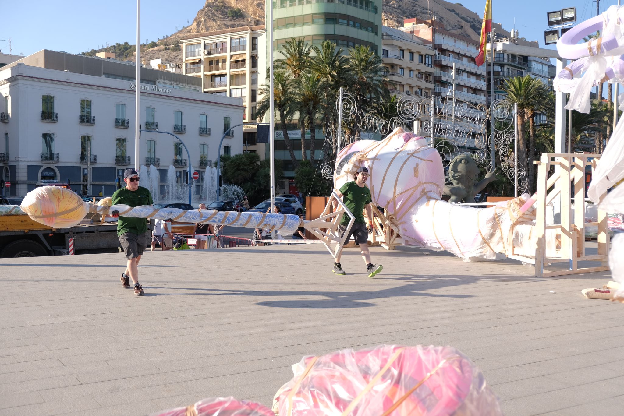 Las Hogueras empiezan a llenar las calles de Alicante