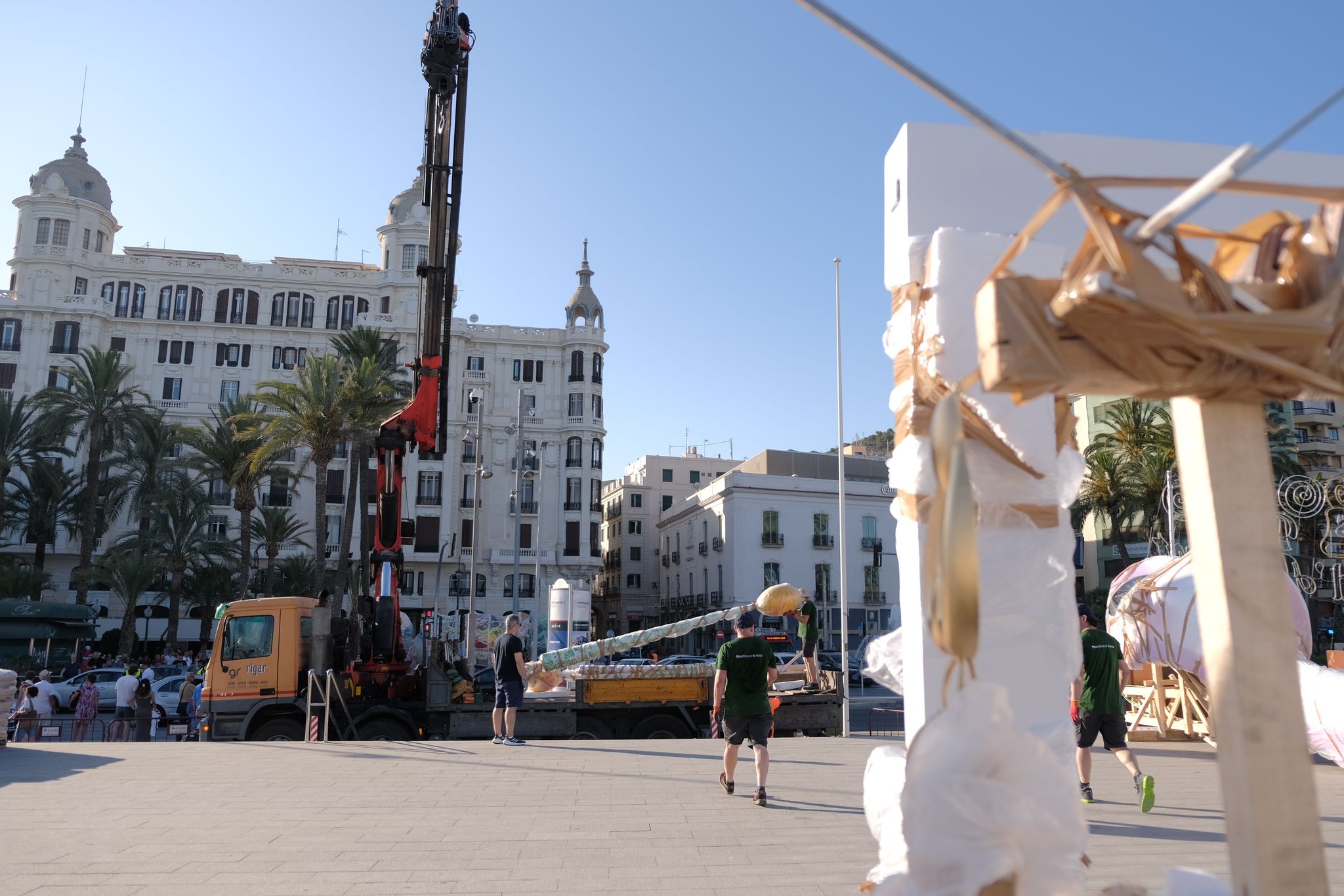 Las Hogueras empiezan a llenar las calles de Alicante