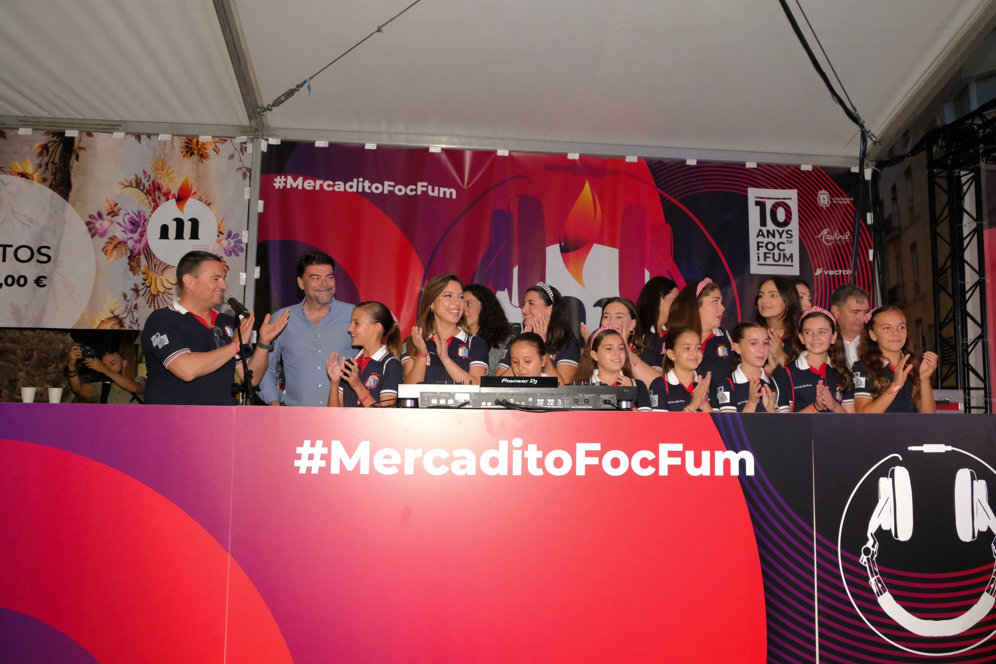Inaugurado el Mercadito de Fogueres en el paseo de Federico Soto