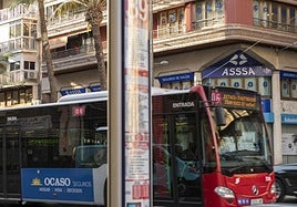 Autobús urbano a su paso por Alfonso el Sabio.