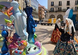 La bellea del foc infantil, Martina Lloret da la primera vuelta a la hoguera oficial infantil 2024.