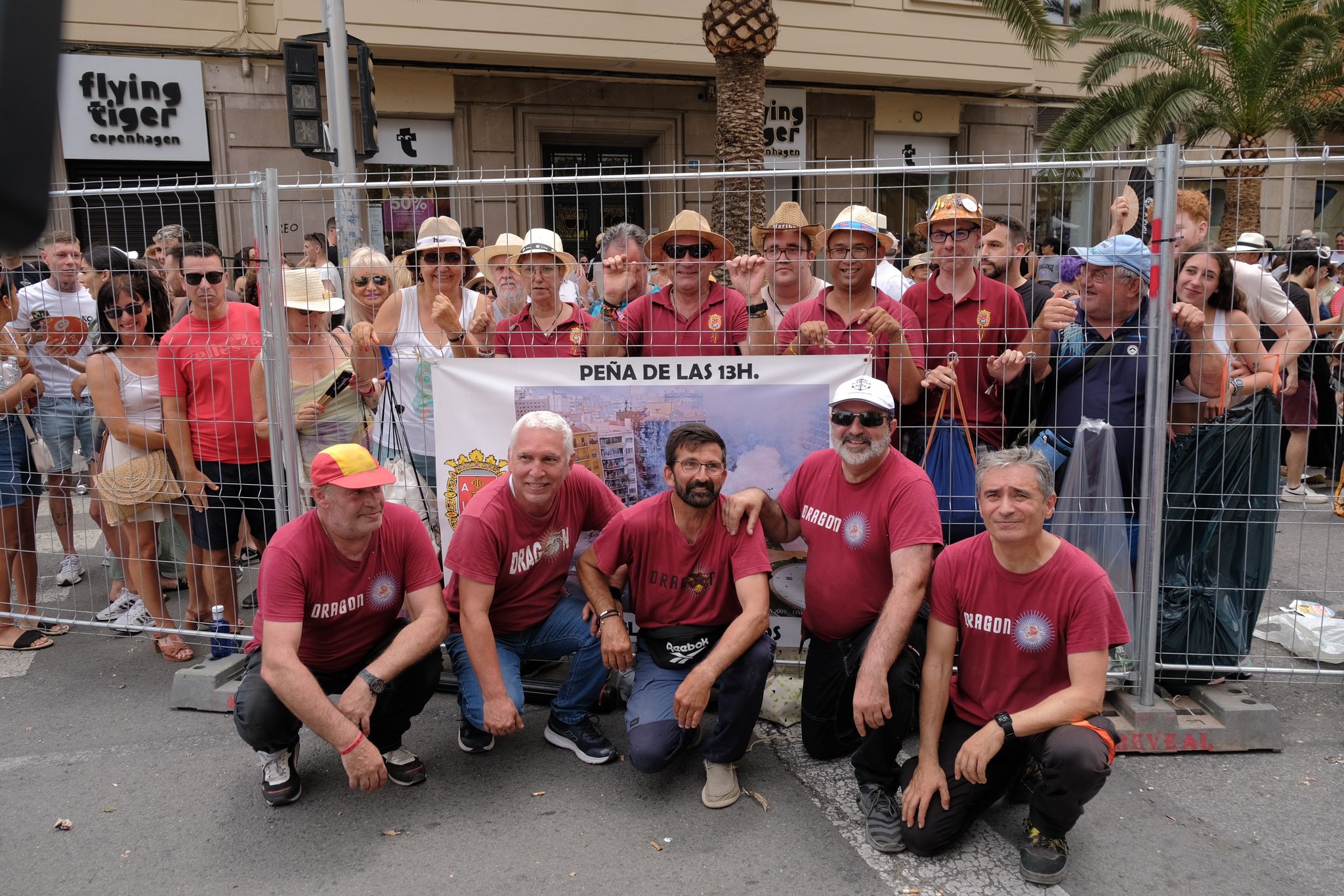 Revive foto a foto la mascletà de Coeters Dragón en Luceros