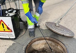 Control del alcantarillado en El Campello.