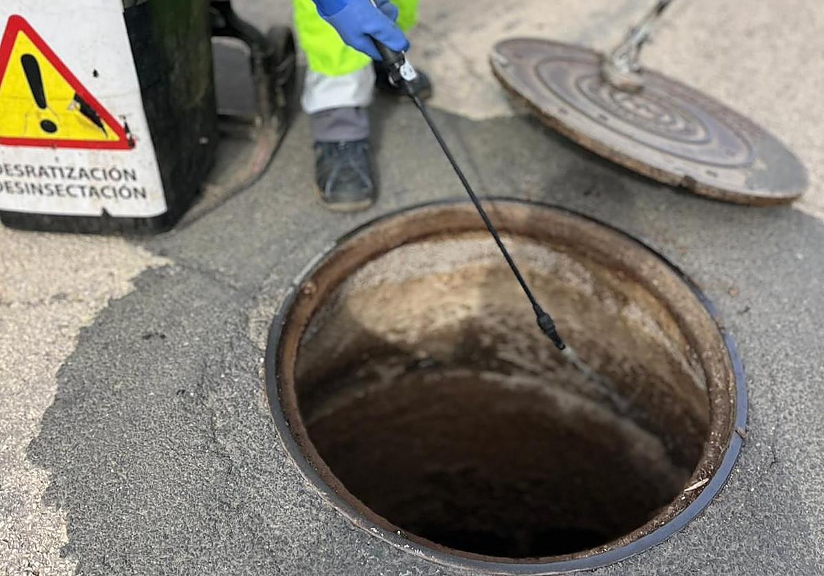 Control del alcantarillado en El Campello.