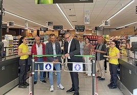 Acto inaugural del supermercado en Banyeres de Mariola.