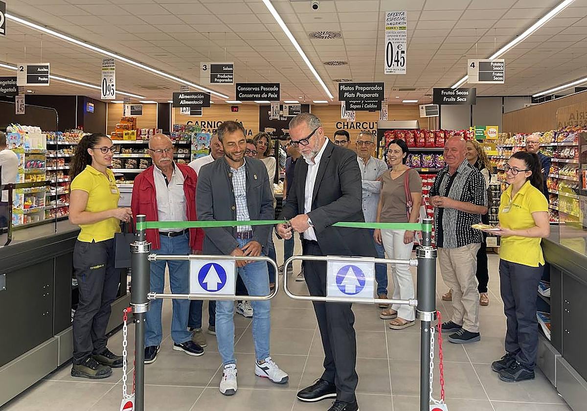 Acto inaugural del supermercado en Banyeres de Mariola.