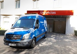 Acceso al servicio de urgencias de un hospital Vithas.