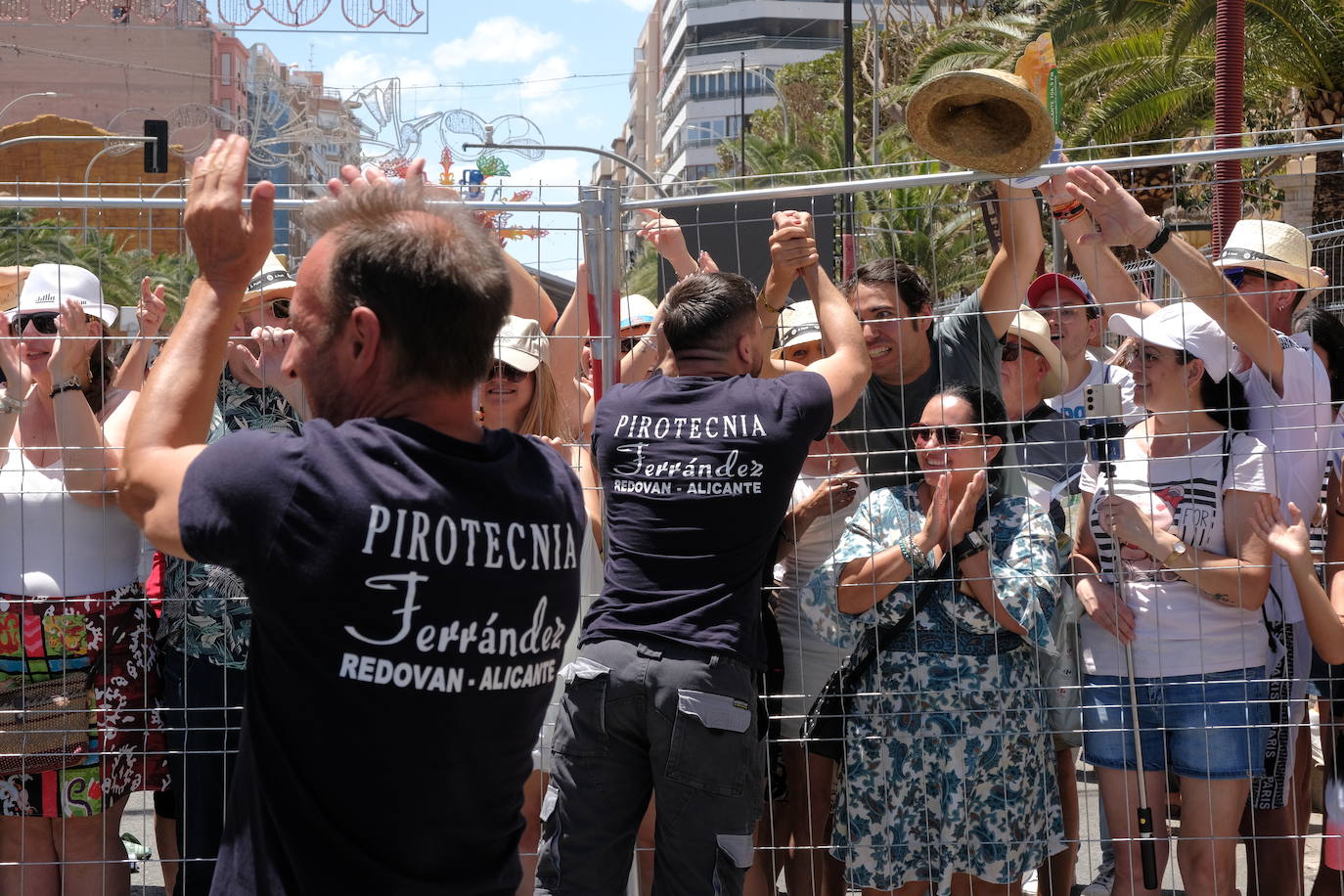 Así ha sido la mascletà del 20 de junio de Alicante en imágenes
