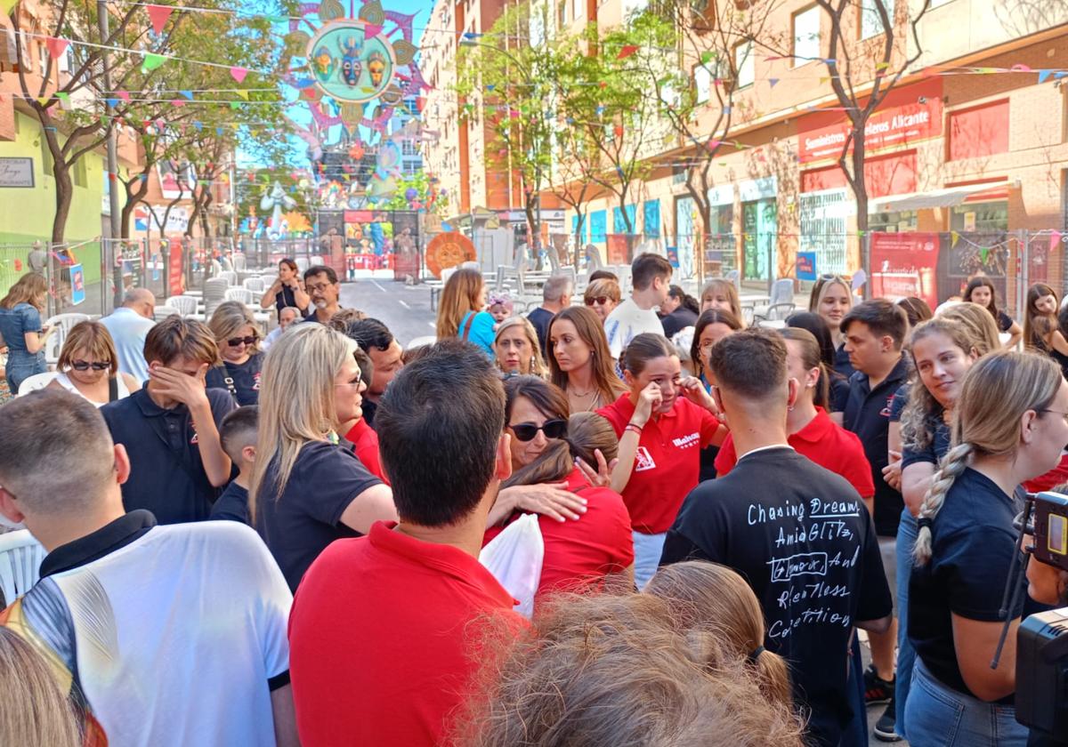 Lágrimas e indignación en la hoguera La Ceràmica.