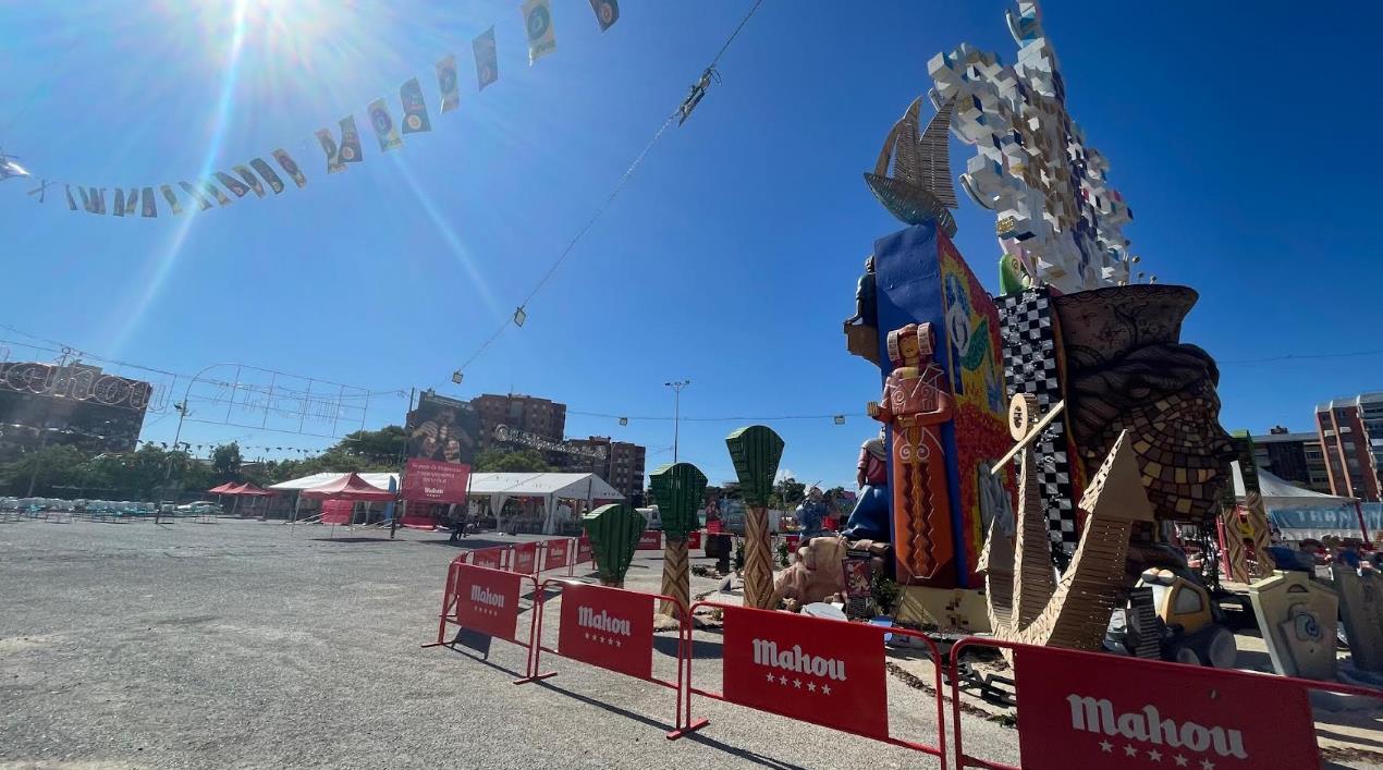 Imagen principal - Un tercer premio nada esperado en Polígono de San Blas: «Estaba durmiendo la siesta»