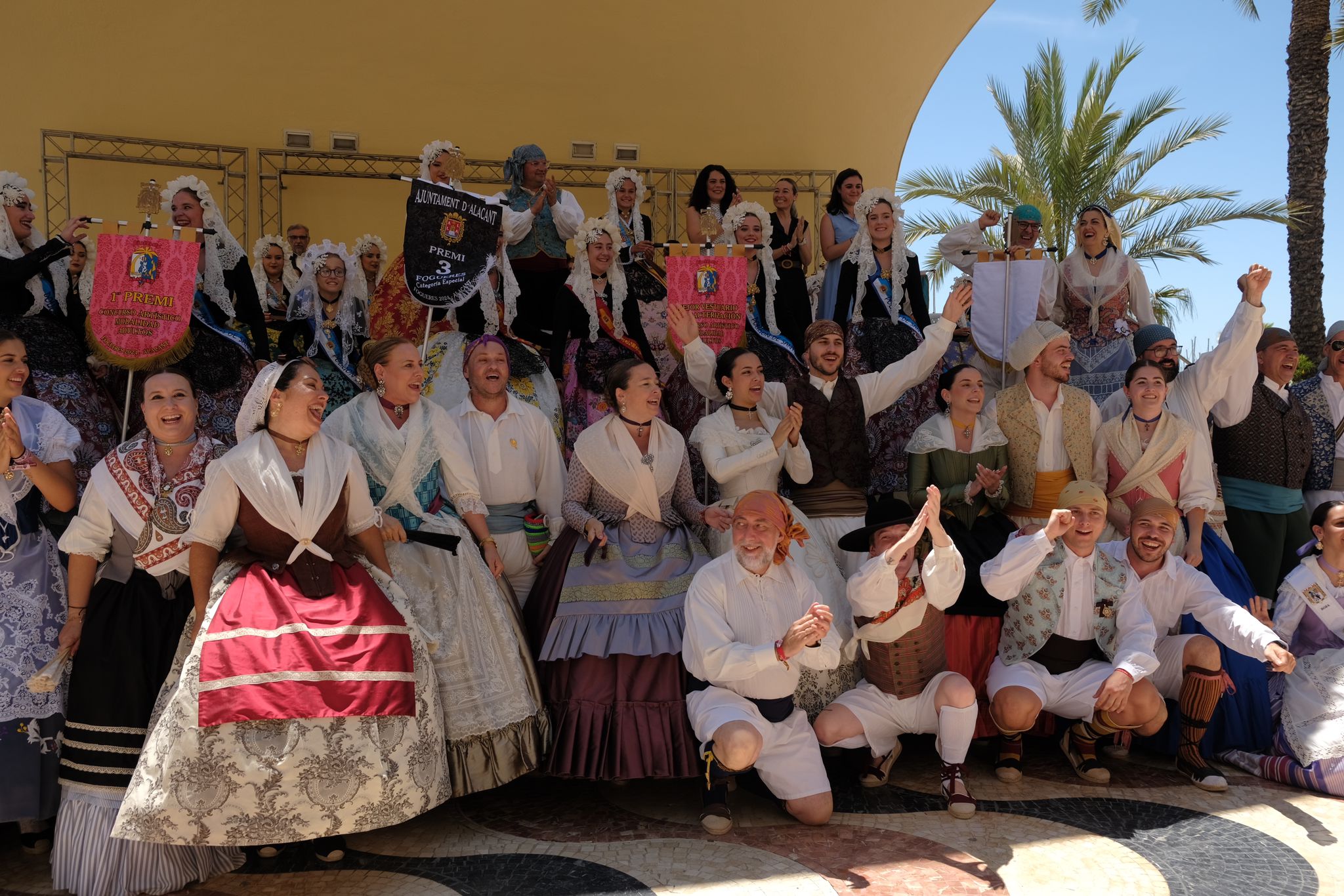 Florida Portazgo luce su primer premio mientras La Ceràmica voltea su banderín