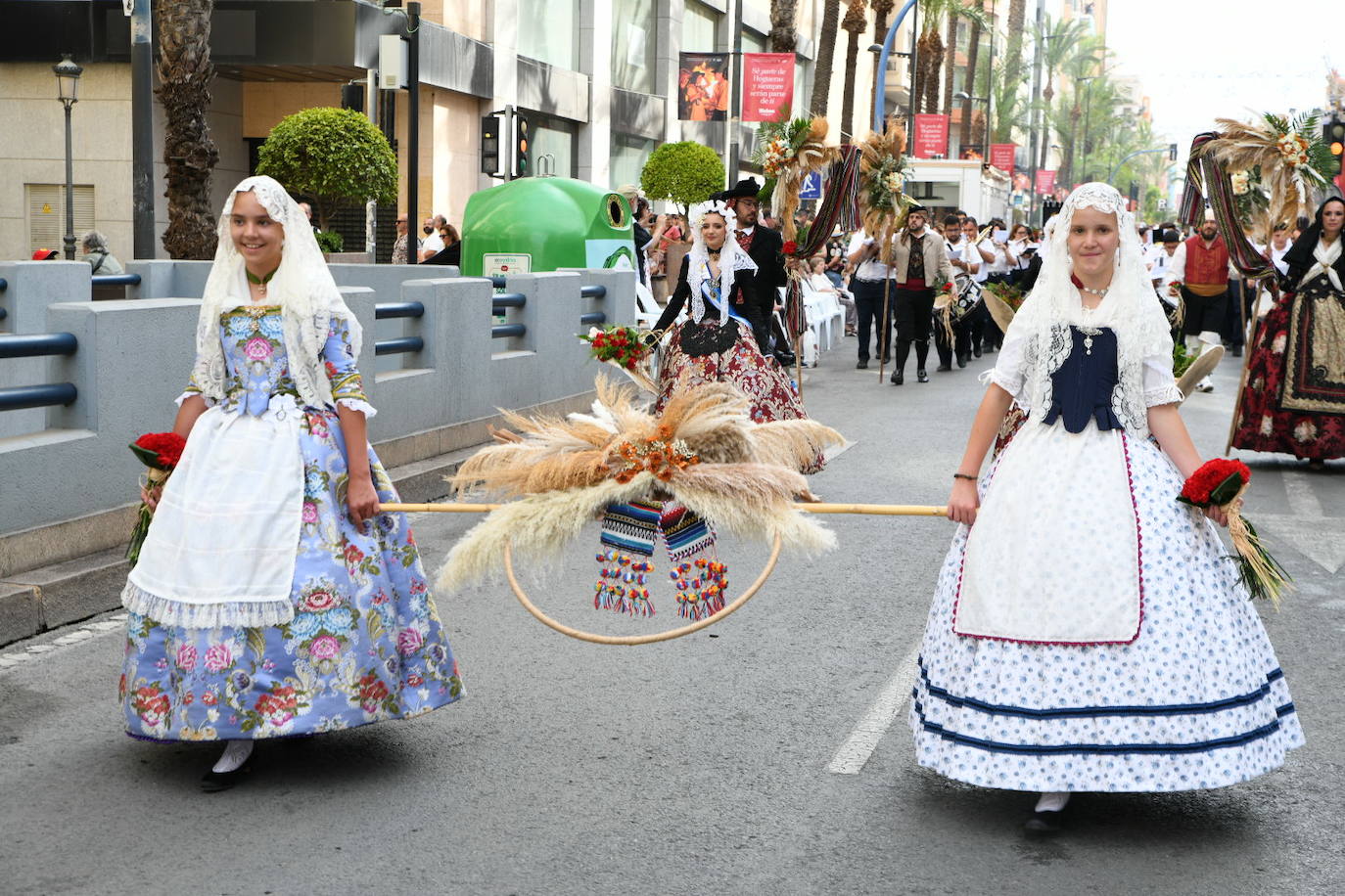 La Virgen del Remedio ya está cubierta de flores