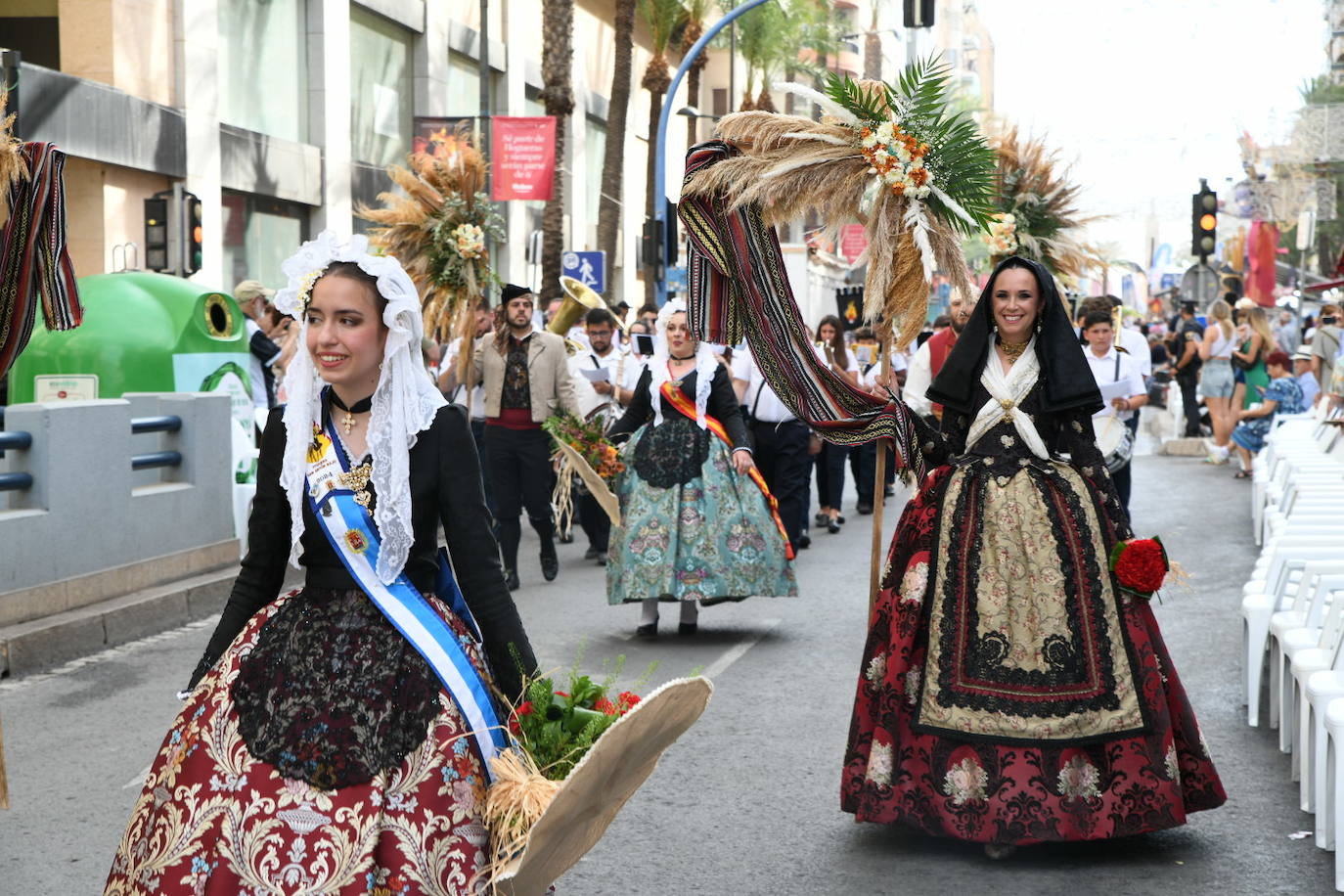 La Virgen del Remedio ya está cubierta de flores