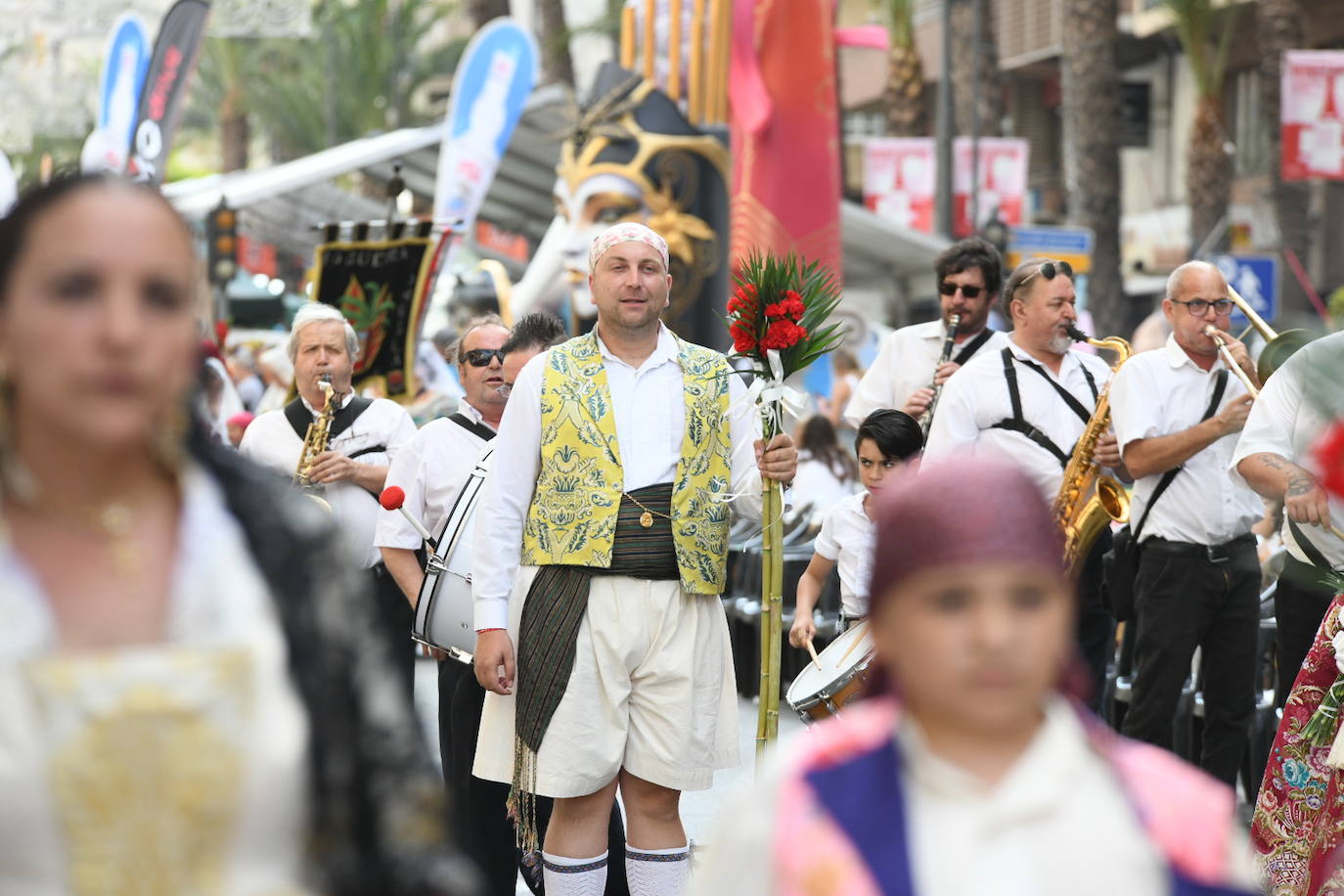 La Virgen del Remedio ya está cubierta de flores