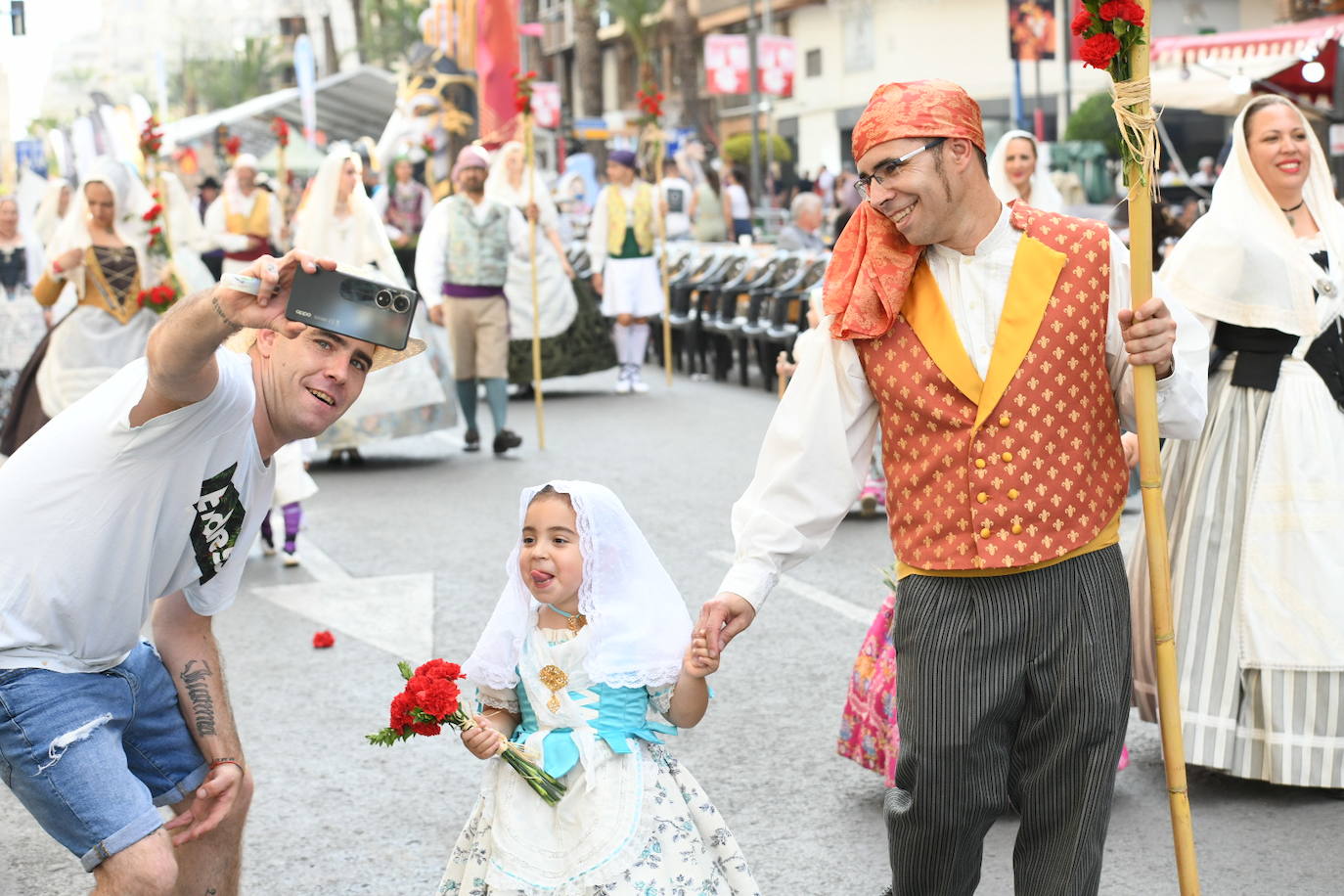 La Virgen del Remedio ya está cubierta de flores