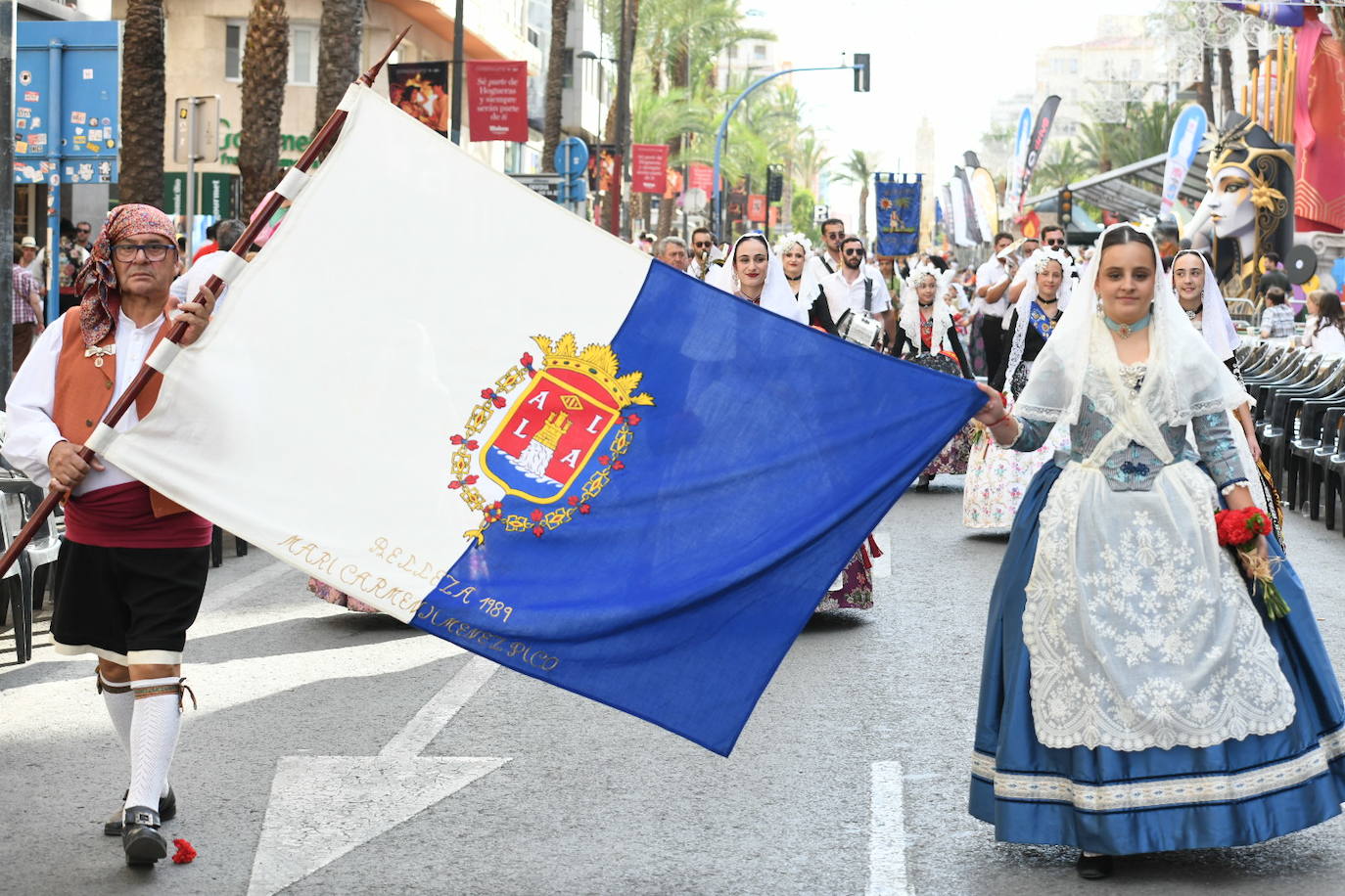 La Virgen del Remedio ya está cubierta de flores