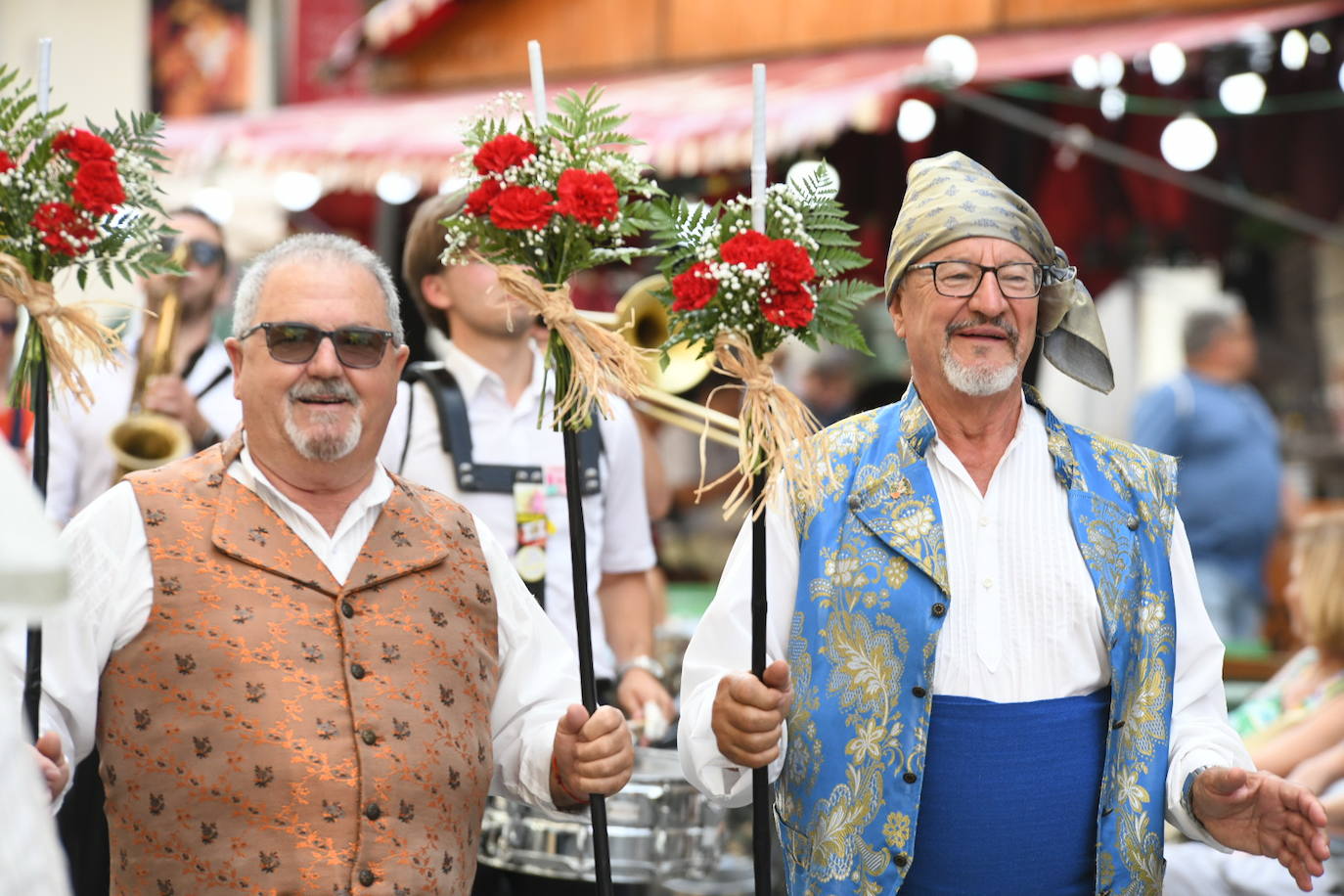 La Virgen del Remedio ya está cubierta de flores