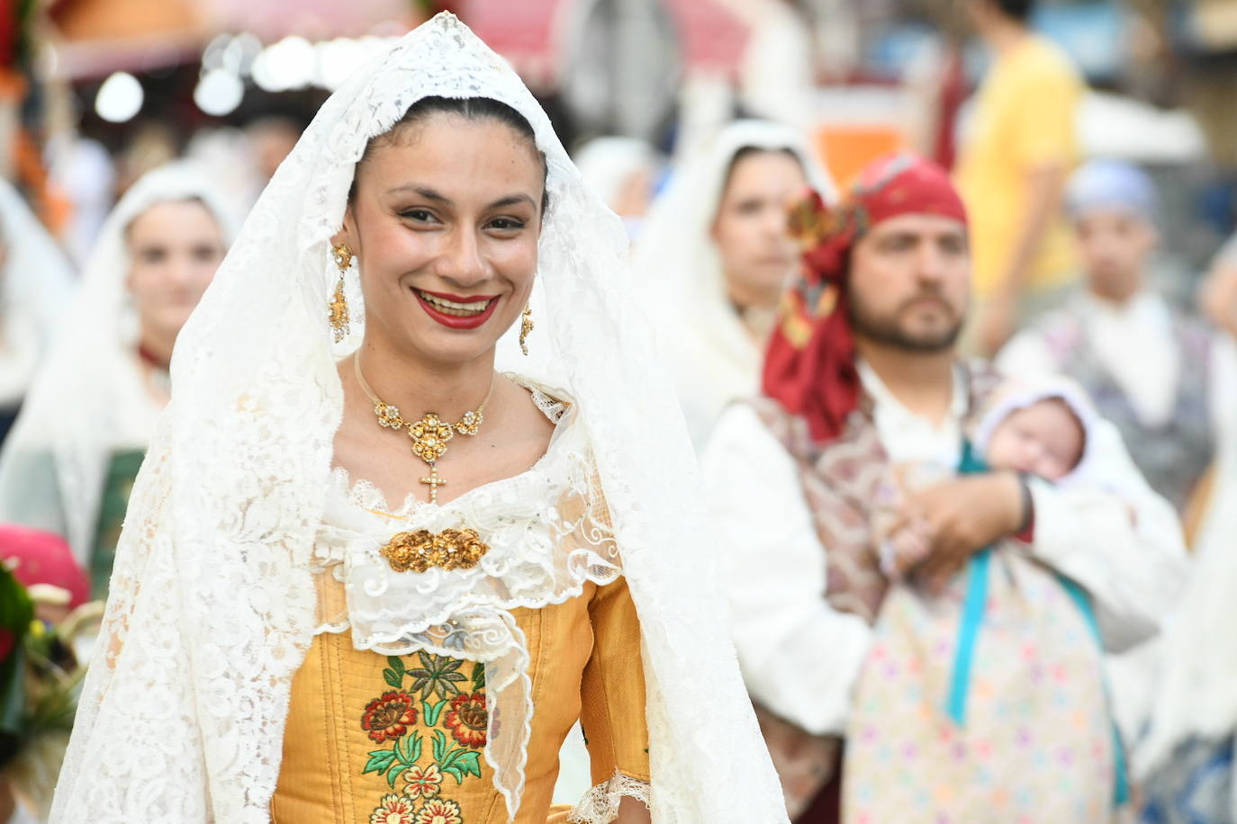 La Virgen del Remedio ya está cubierta de flores