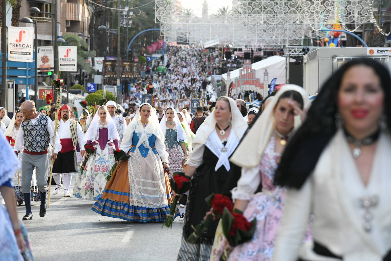 La Virgen del Remedio ya está cubierta de flores