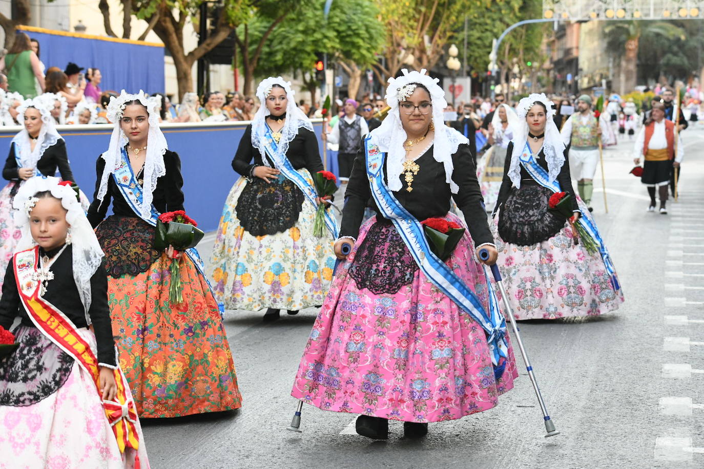 La Virgen del Remedio ya está cubierta de flores