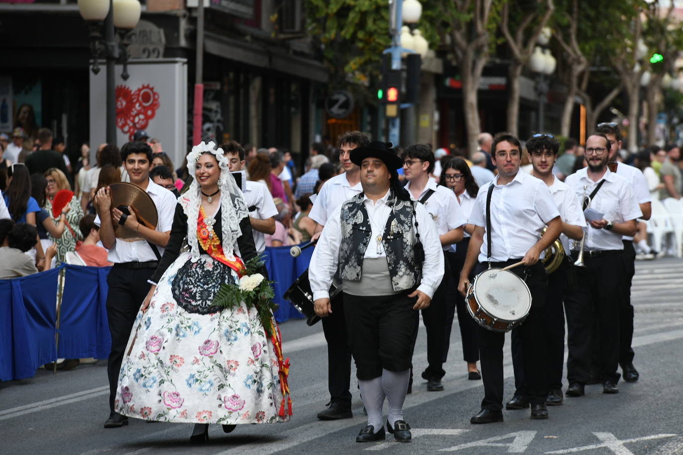 La Virgen del Remedio ya está cubierta de flores