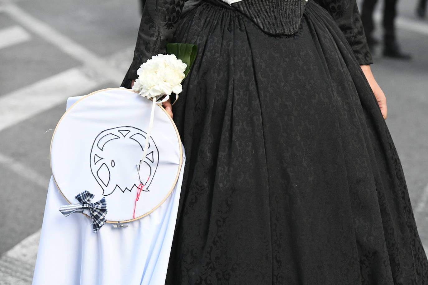 La Virgen del Remedio ya está cubierta de flores