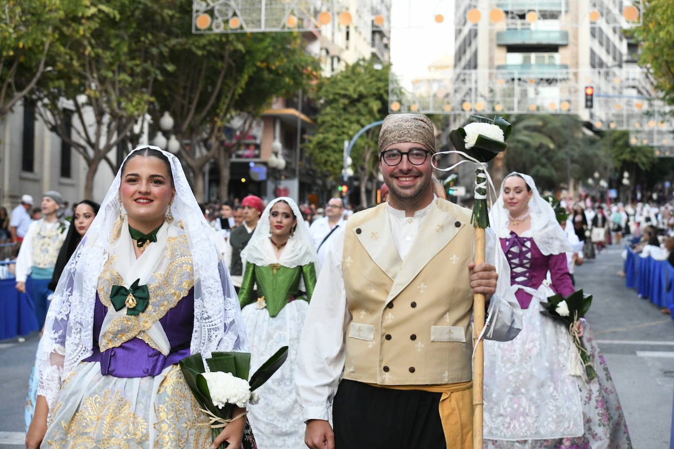 La Virgen del Remedio ya está cubierta de flores