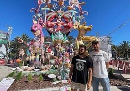 Alberto Castellanos e Iván Tortajada en la foguera Baver-Els Antigons.