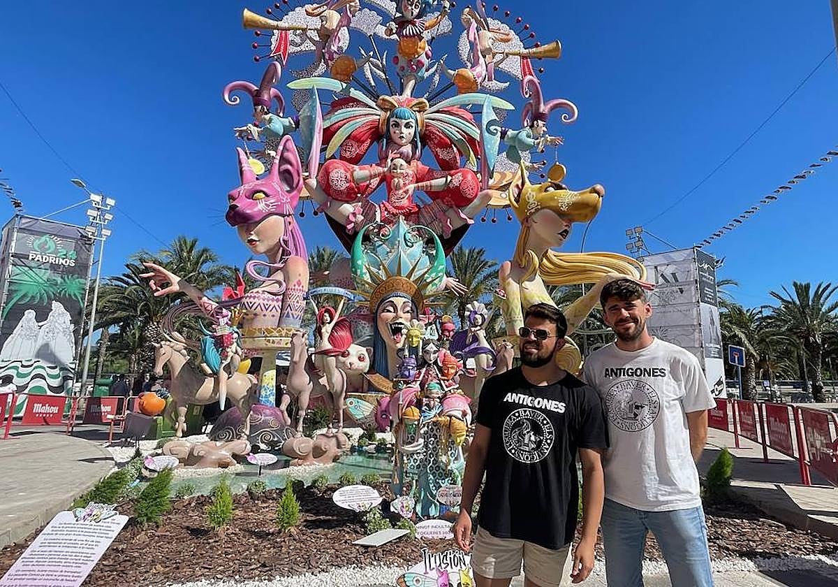 Alberto Castellanos e Iván Tortajada en la foguera Baver-Els Antigons.