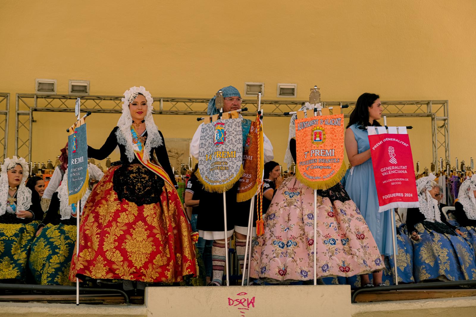 ¿Has recogido premio en las Hogueras? Búscate en las fotos (I)